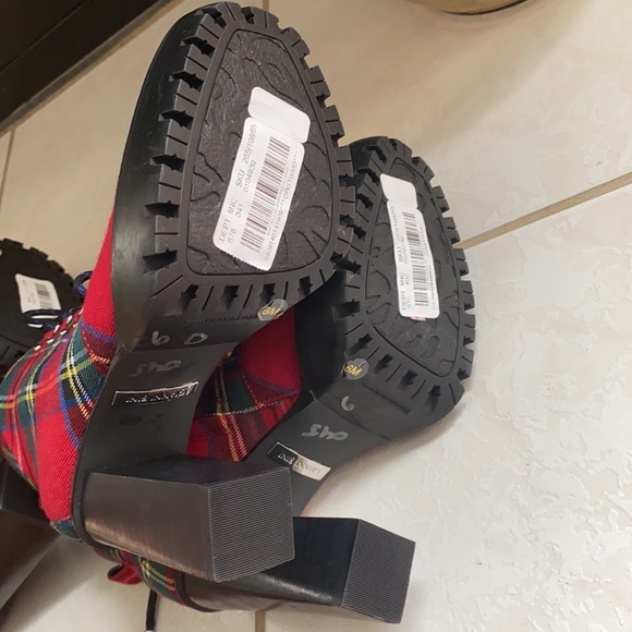 Ambelynn Plaid Heeled Hiker Lug Sole Combat Bootie - Picture 11 of 12